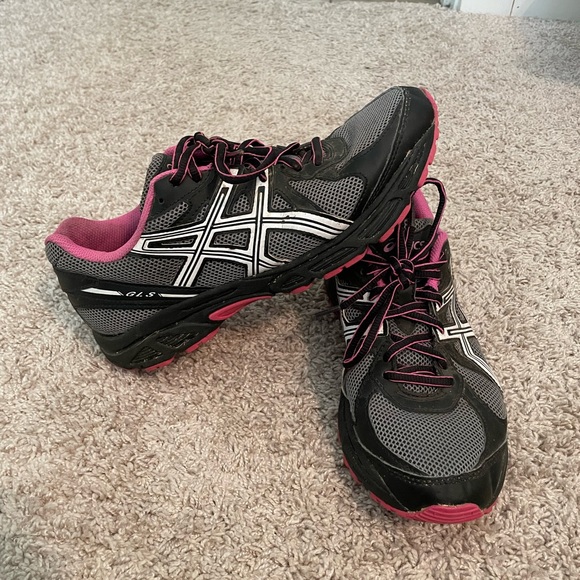 Womens tennis shoes - Picture 1 of 6